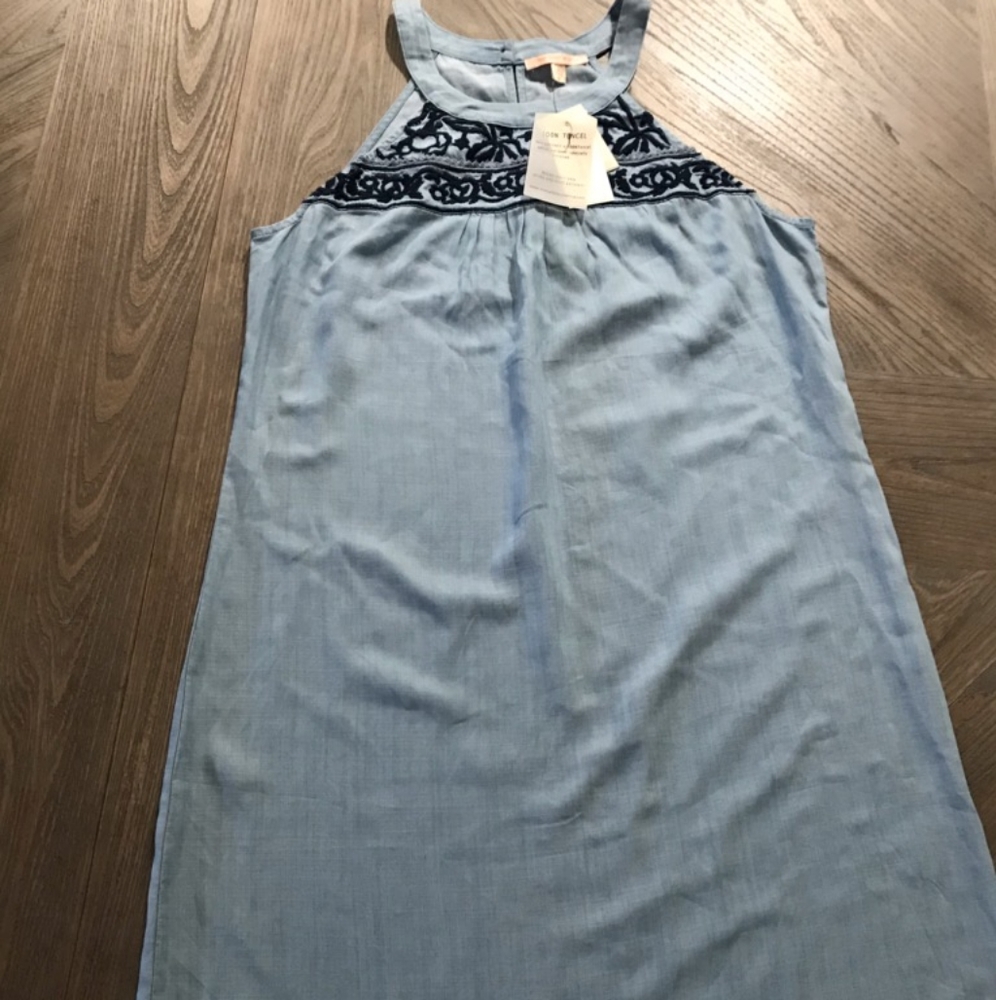 Dress - Picture 2 of 4